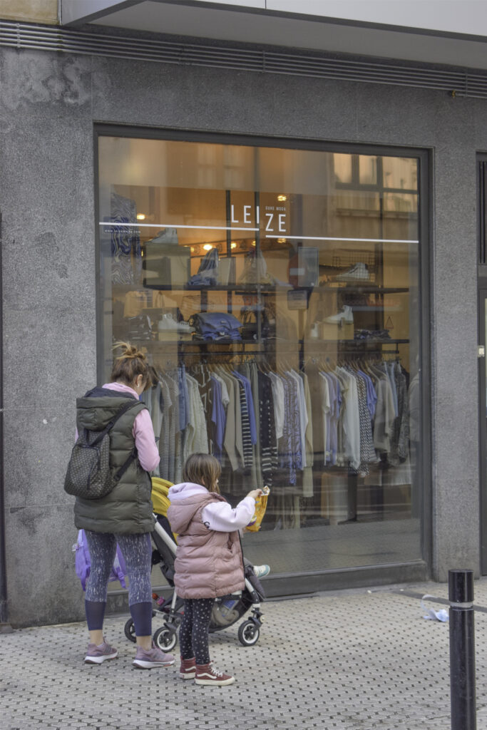 Leize vinilos de corte escaparate