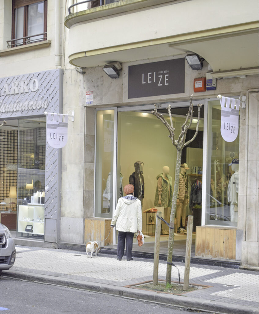 Leize tienda de moda banderolas y placa de aluminio