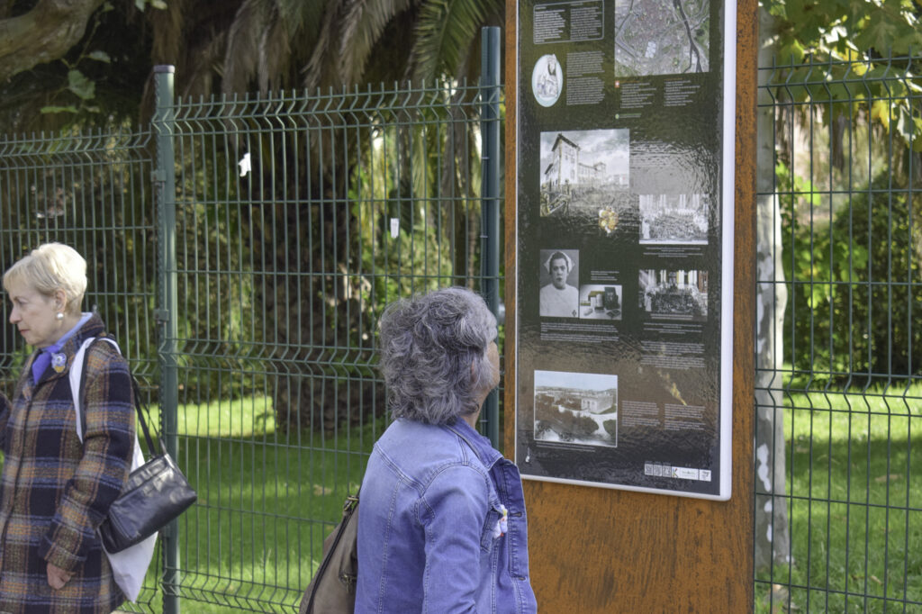 Panel Memoria Histórica - Lava Esmaltada Señalética - Tótem de Acero Corten y Panel de Lava Esmaltada Calle