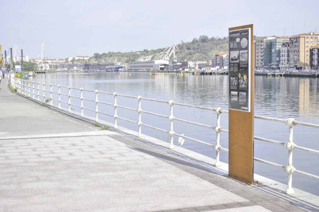 Tótem Acero Corten Bizkaia Barakaldo Panel Lava Esmaltada Señalética - Tótem de Acero Corten y Panel de Lava Esmaltada Río