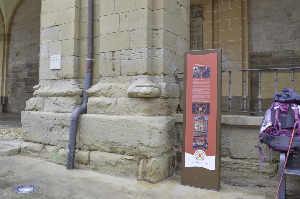 Totem Acero Lacado Exterior Señalética - Tótem en Acero Lacado al Horno Los Arcos