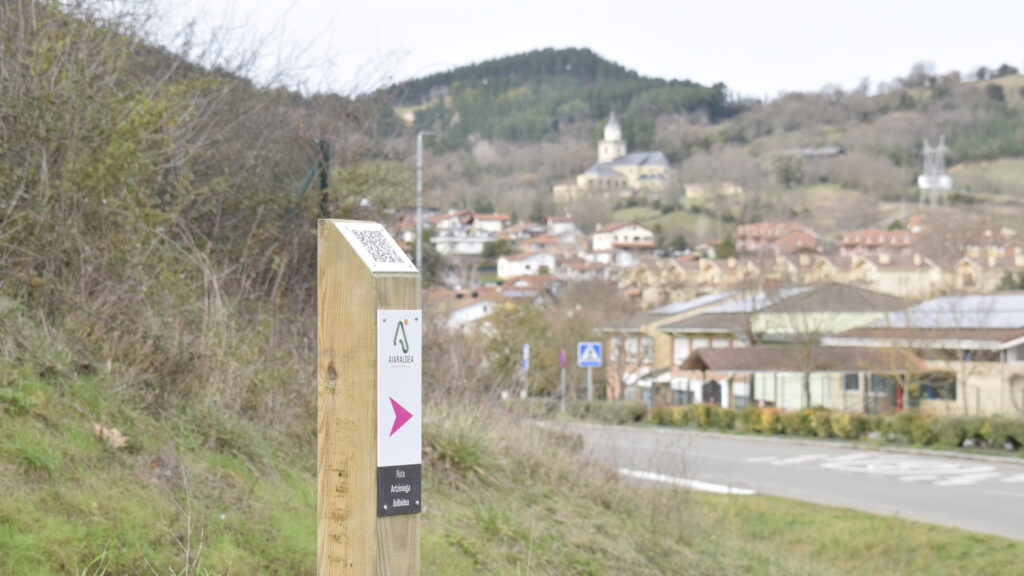 Baliza Aiaraldea Hito Senderos y Rutas