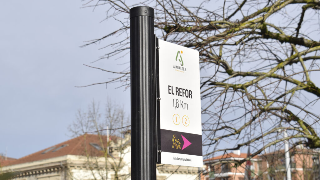 Poste Direccional Urbano Paseos Saludables Amurrio