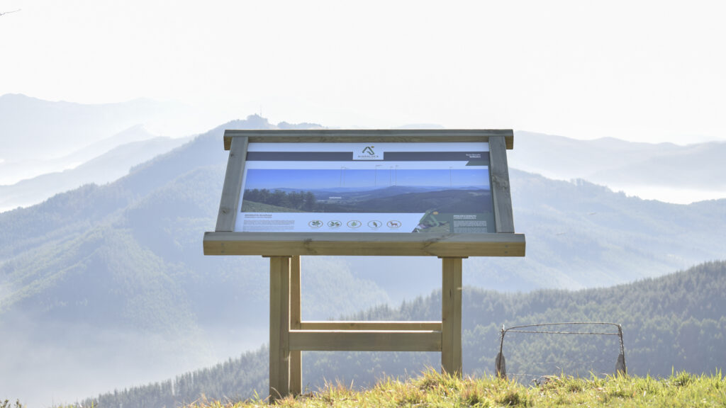 Mesa Panorámica Cima Montaña Bikirrio, Okondo, Aiaraldea