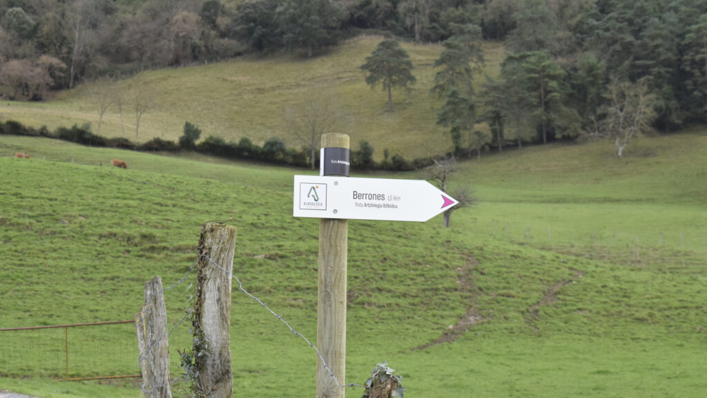 Poste Direccional Ruta y Sendero Rural